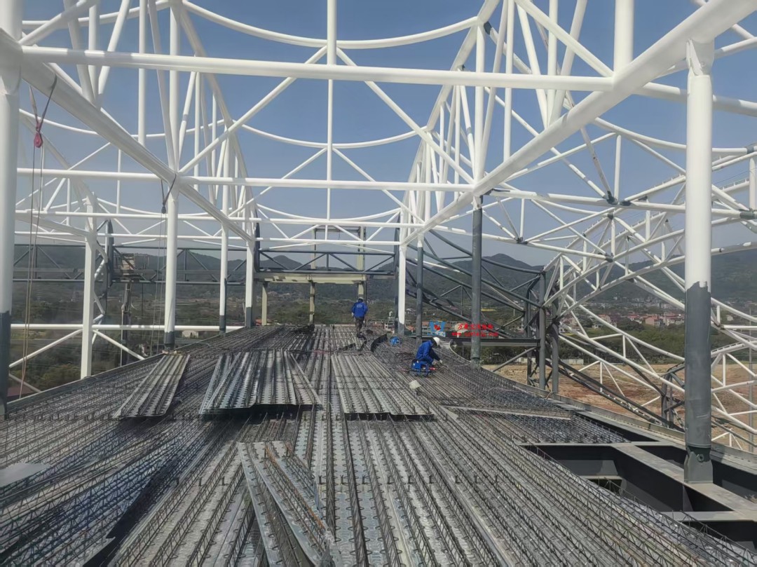 馭風逐沙，織就賽道美學——比亞迪紹興嵊州賽車場干拔沙坡觀景平臺鋼膜結構